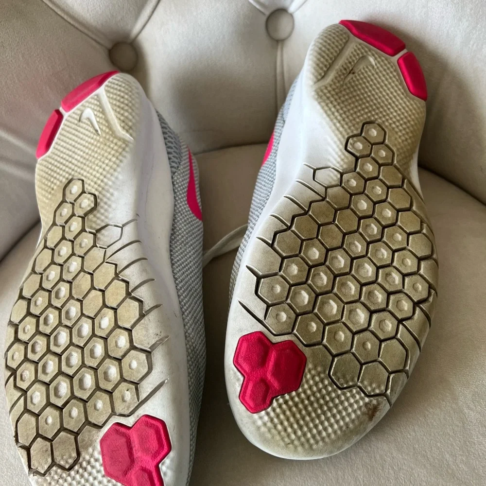 Women’s Nike Shoes - Picture 5 of 5